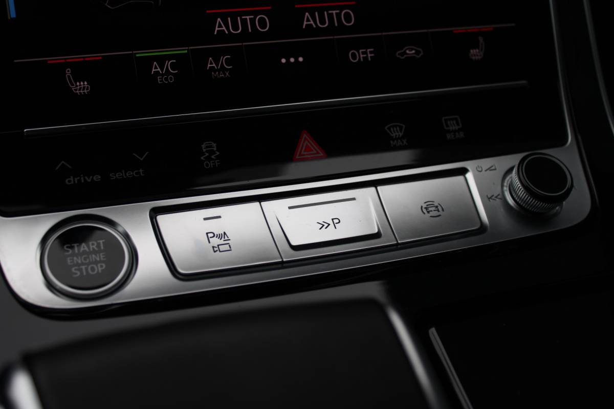 Audi Q7 Audi Q7 55 TFSI e quattro S-Line Full-LED Panoramadak Elek-Trekhaak RS-Zetels