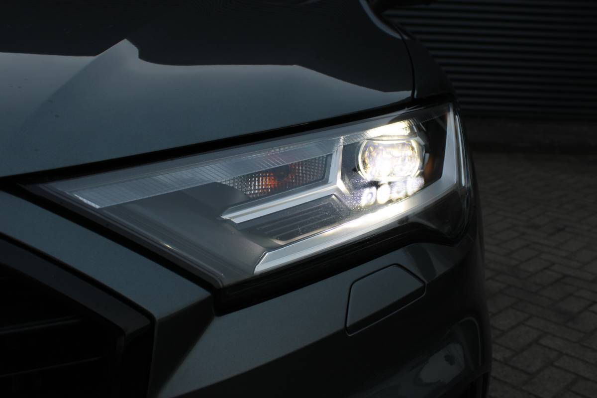 Audi Q7 Audi Q7 55 TFSI e quattro S-Line Full-LED Panoramadak Elek-Trekhaak RS-Zetels