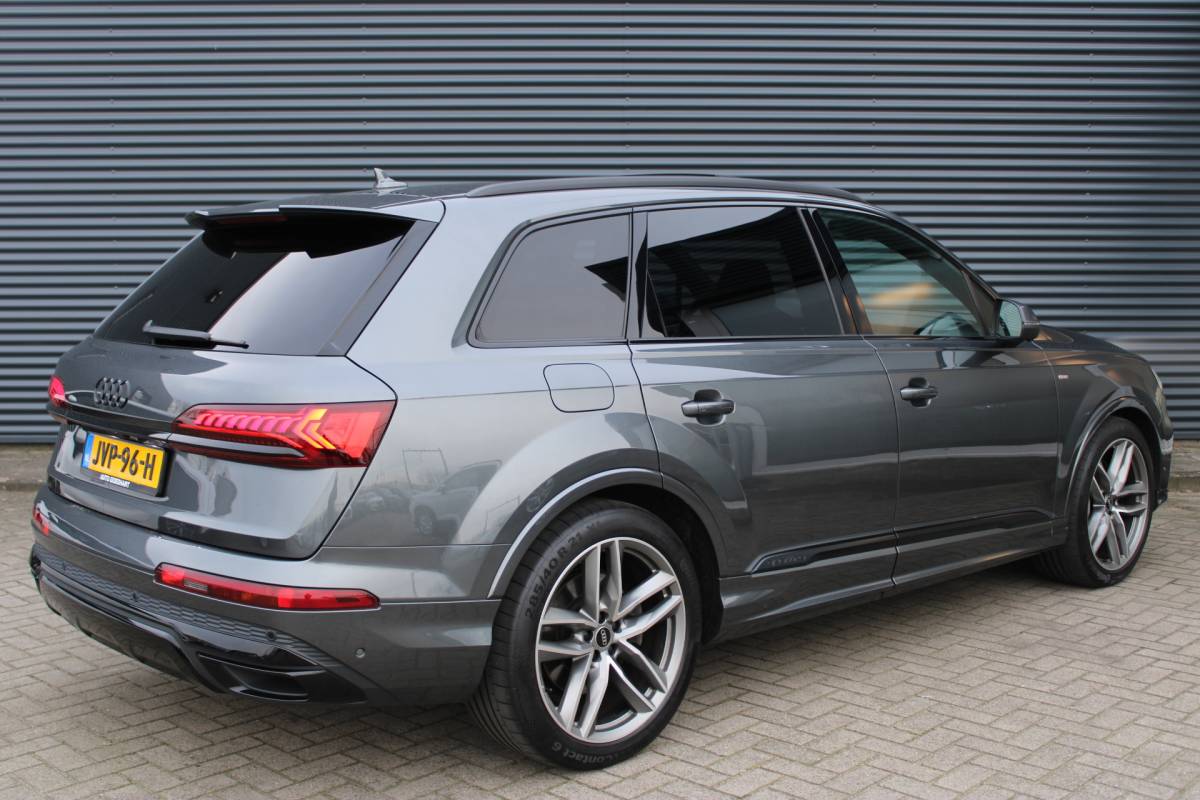 Audi Q7 Audi Q7 55 TFSI e quattro S-Line Full-LED Panoramadak Elek-Trekhaak RS-Zetels