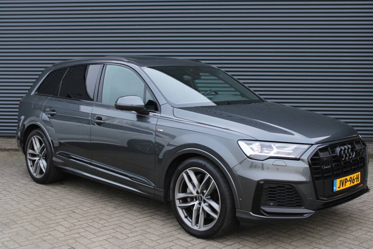 Audi Q7 Audi Q7 55 TFSI e quattro S-Line Full-LED Panoramadak Elek-Trekhaak RS-Zetels