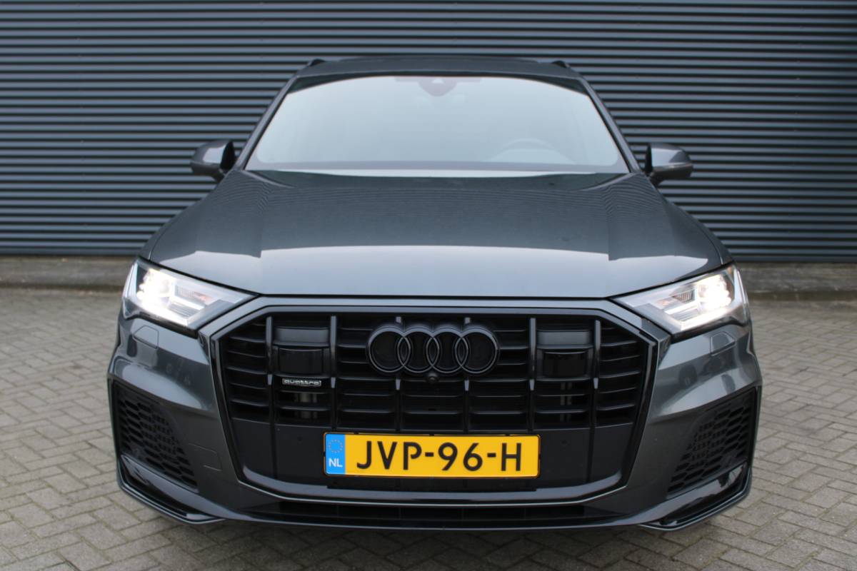 Audi Q7 Audi Q7 55 TFSI e quattro S-Line Full-LED Panoramadak Elek-Trekhaak RS-Zetels