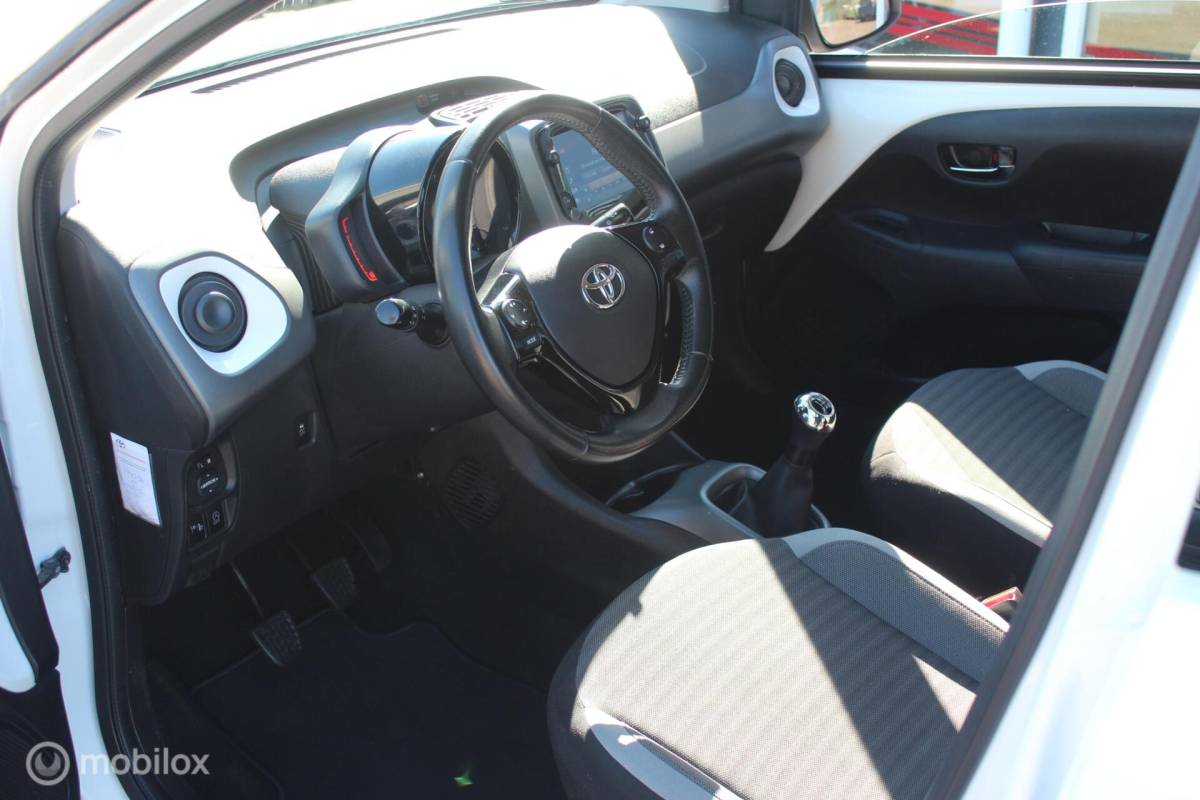Toyota Aygo Toyota Aygo 1.0 VVT-i X-play Airco/Carplay/Camera/Led/NAP