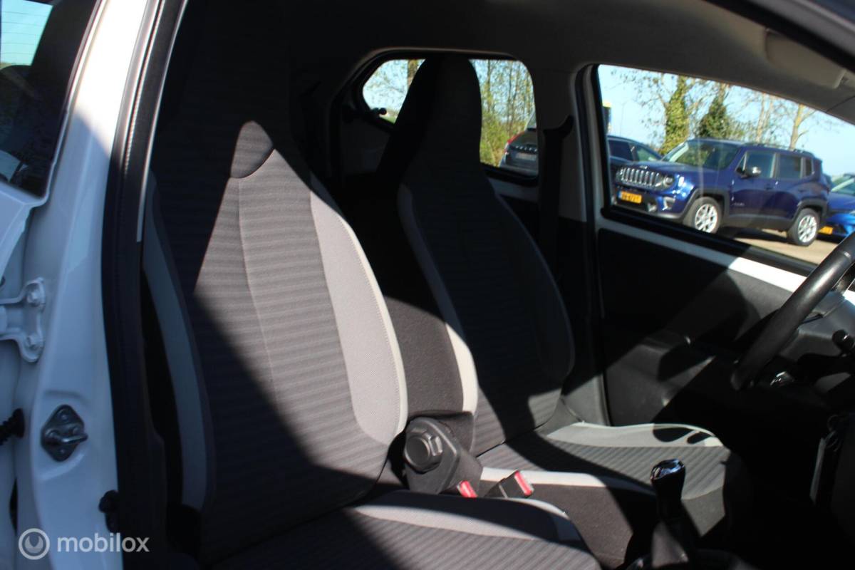 Toyota Aygo Toyota Aygo 1.0 VVT-i X-play Airco/Carplay/Camera/Led/NAP
