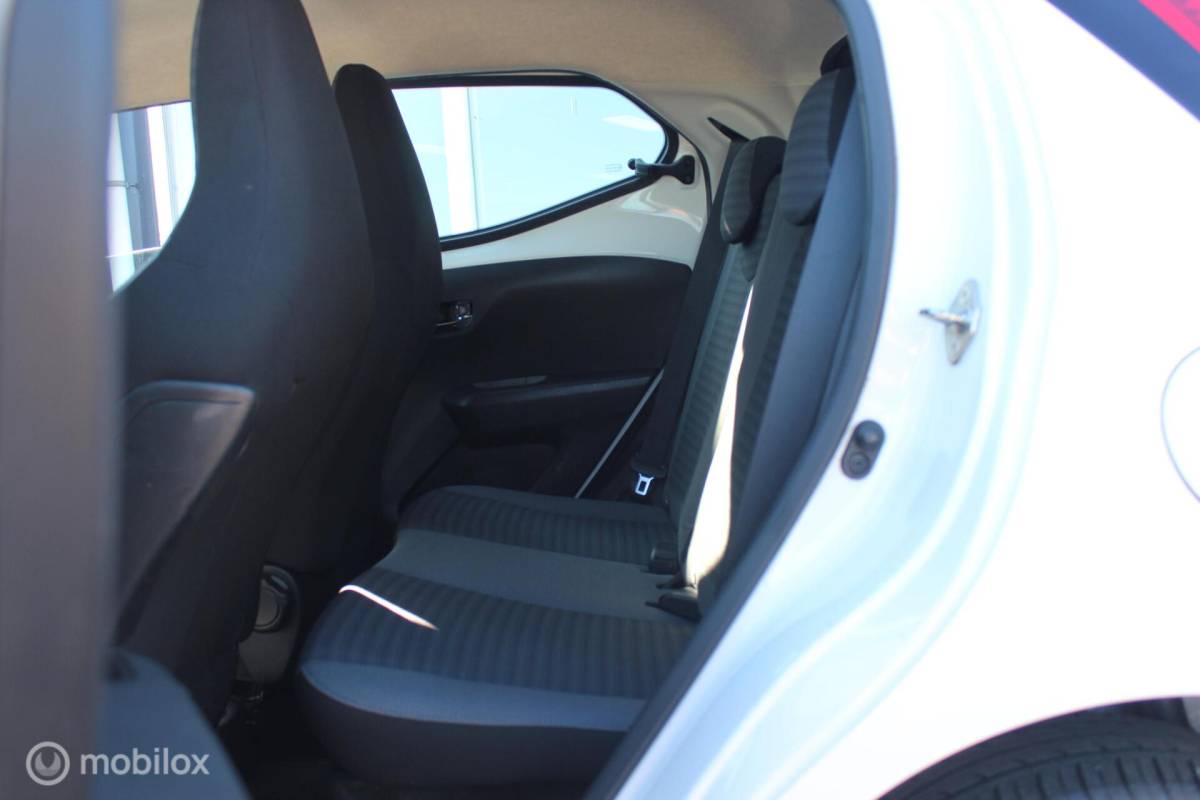 Toyota Aygo Toyota Aygo 1.0 VVT-i X-play Airco/Carplay/Camera/Led/NAP