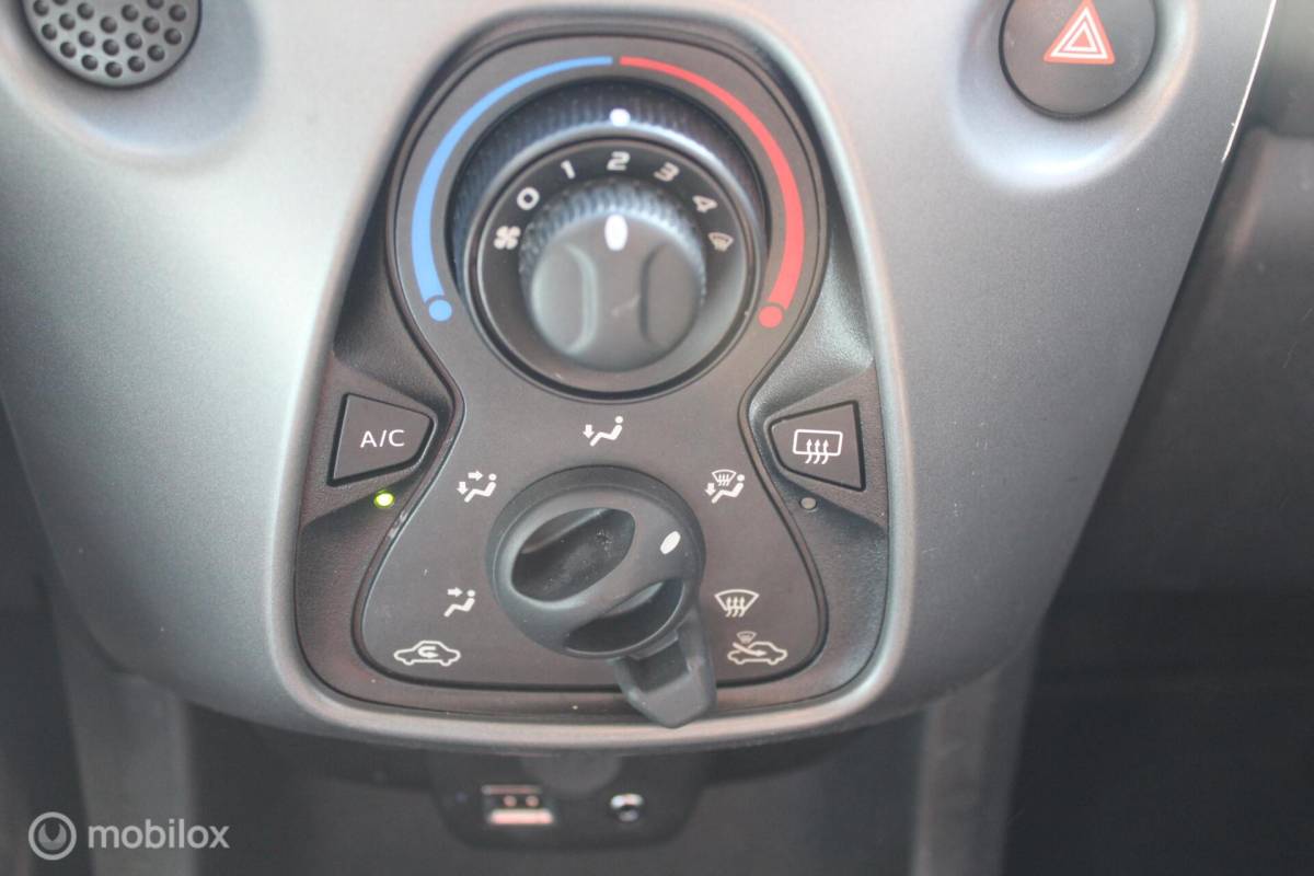 Toyota Aygo Toyota Aygo 1.0 VVT-i X-play Airco/Carplay/Camera/Led/NAP