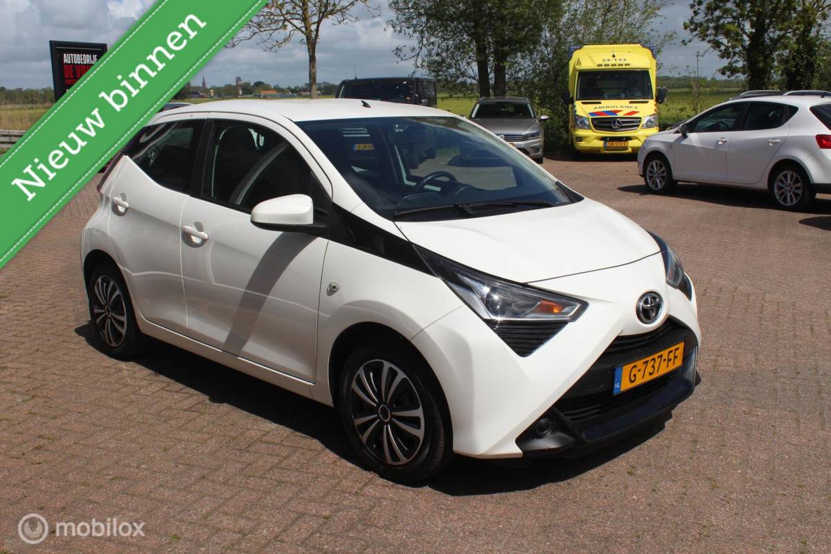 Toyota Aygo Toyota Aygo 1.0 VVT-i X-play Airco/Carplay/Camera/Led/NAP