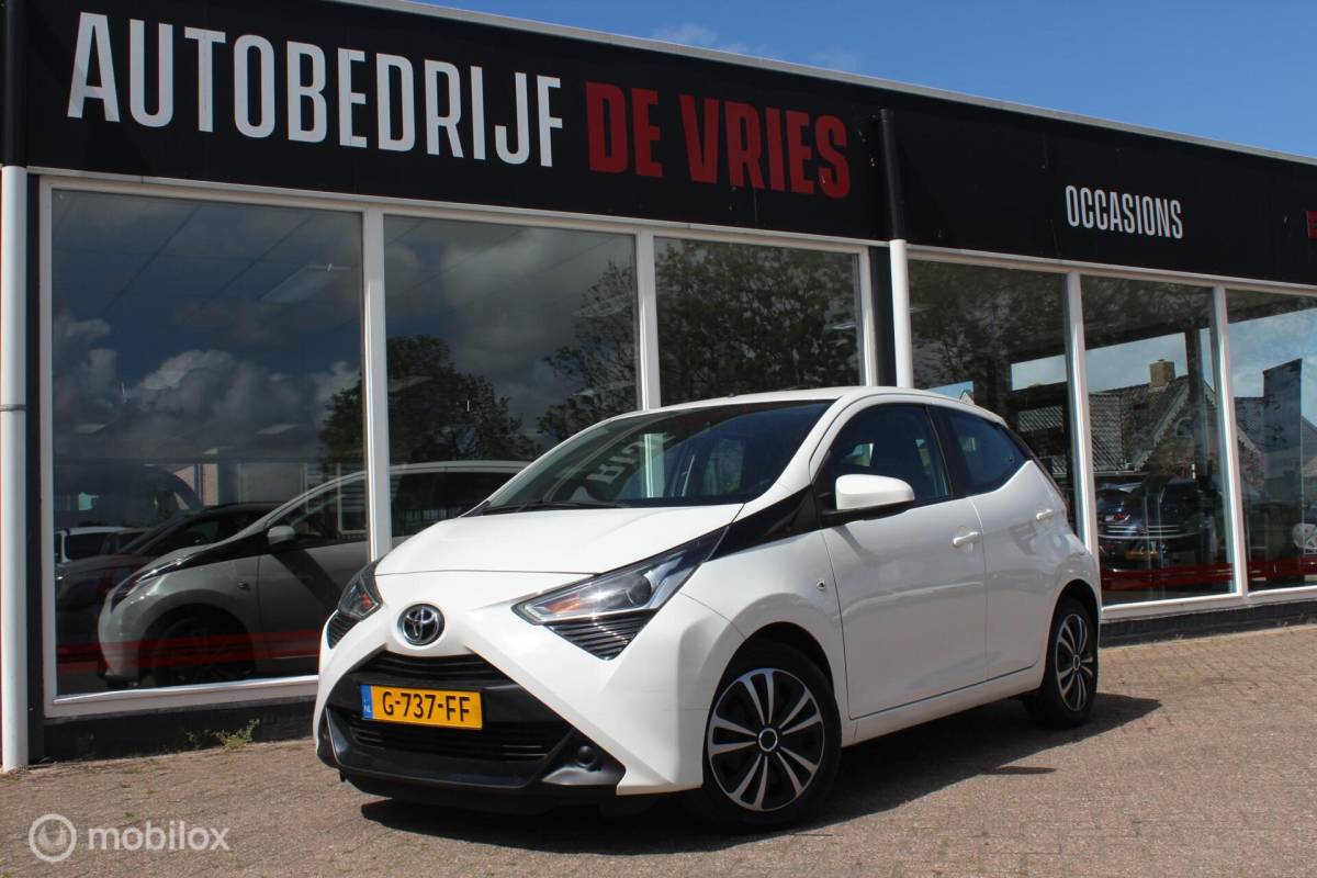 Toyota Aygo Toyota Aygo 1.0 VVT-i X-play Airco/Carplay/Camera/Led/NAP