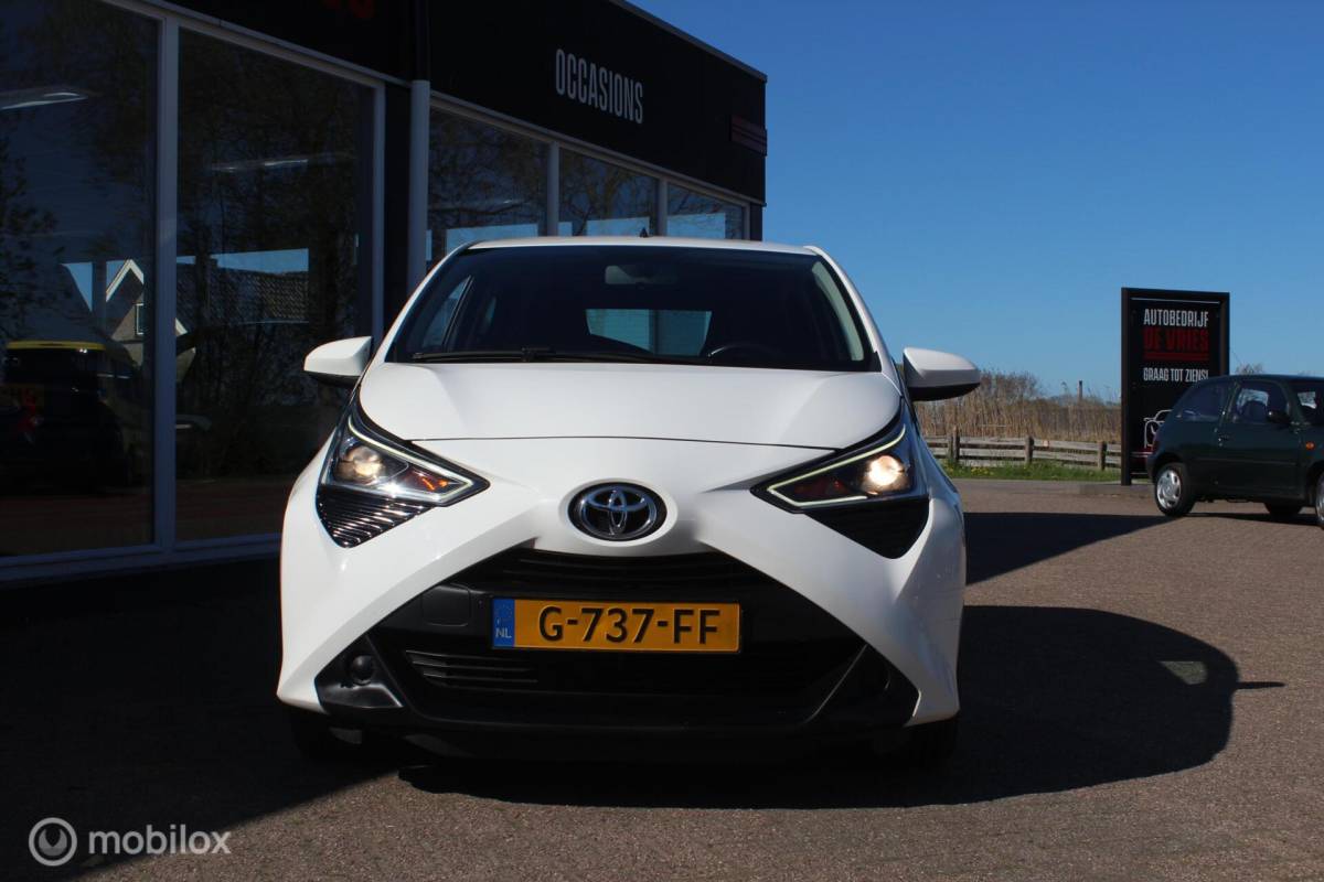 Toyota Aygo Toyota Aygo 1.0 VVT-i X-play Airco/Carplay/Camera/Led/NAP