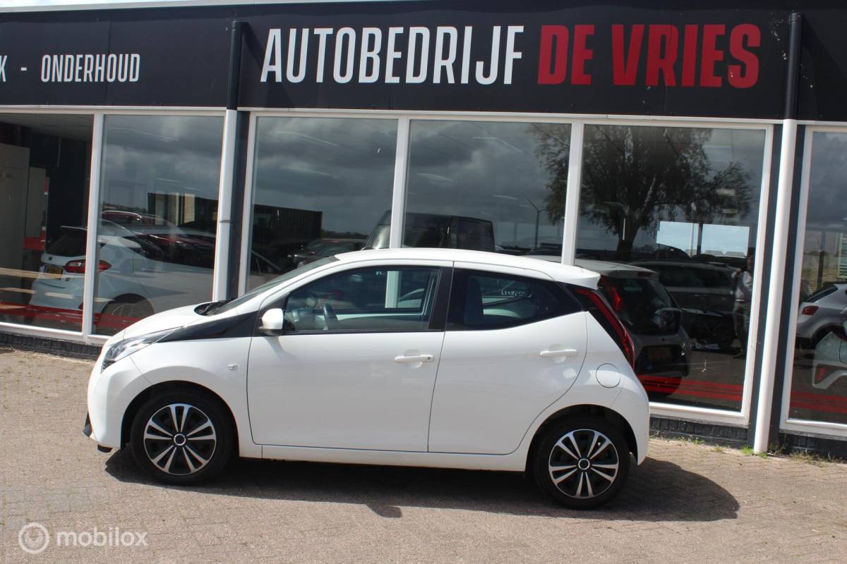 Toyota Aygo Toyota Aygo 1.0 VVT-i X-play Airco/Carplay/Camera/Led/NAP