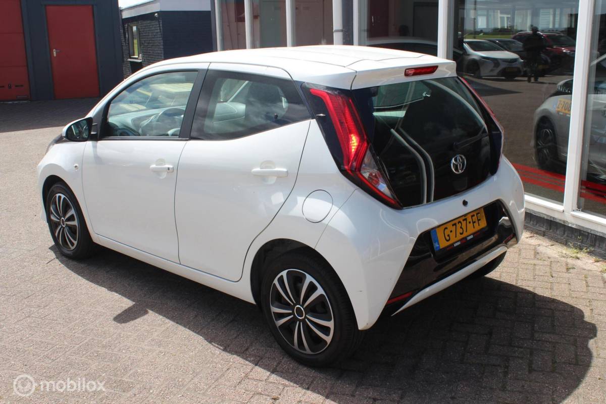 Toyota Aygo Toyota Aygo 1.0 VVT-i X-play Airco/Carplay/Camera/Led/NAP