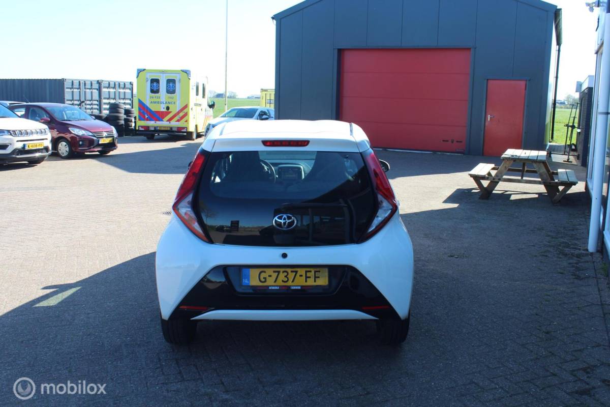 Toyota Aygo Toyota Aygo 1.0 VVT-i X-play Airco/Carplay/Camera/Led/NAP