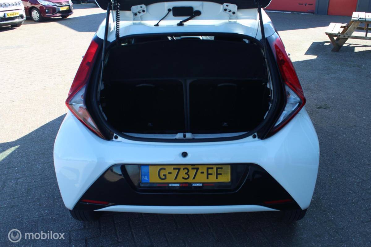 Toyota Aygo Toyota Aygo 1.0 VVT-i X-play Airco/Carplay/Camera/Led/NAP