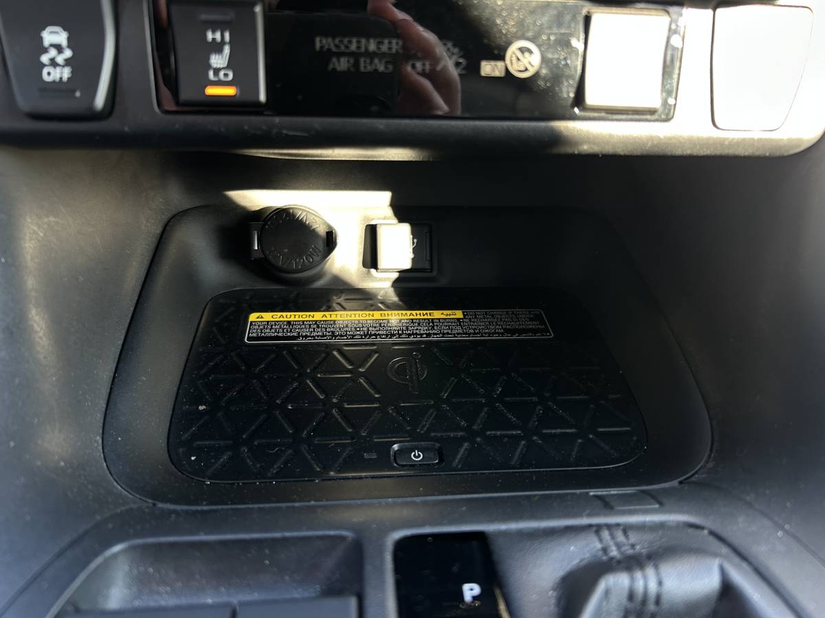 Toyota RAV4 Toyota RAV4 2.5 Hybrid AWD Bi-Tone NAVI LEER CAMERA ADAPT CRUISE ECC LMV
