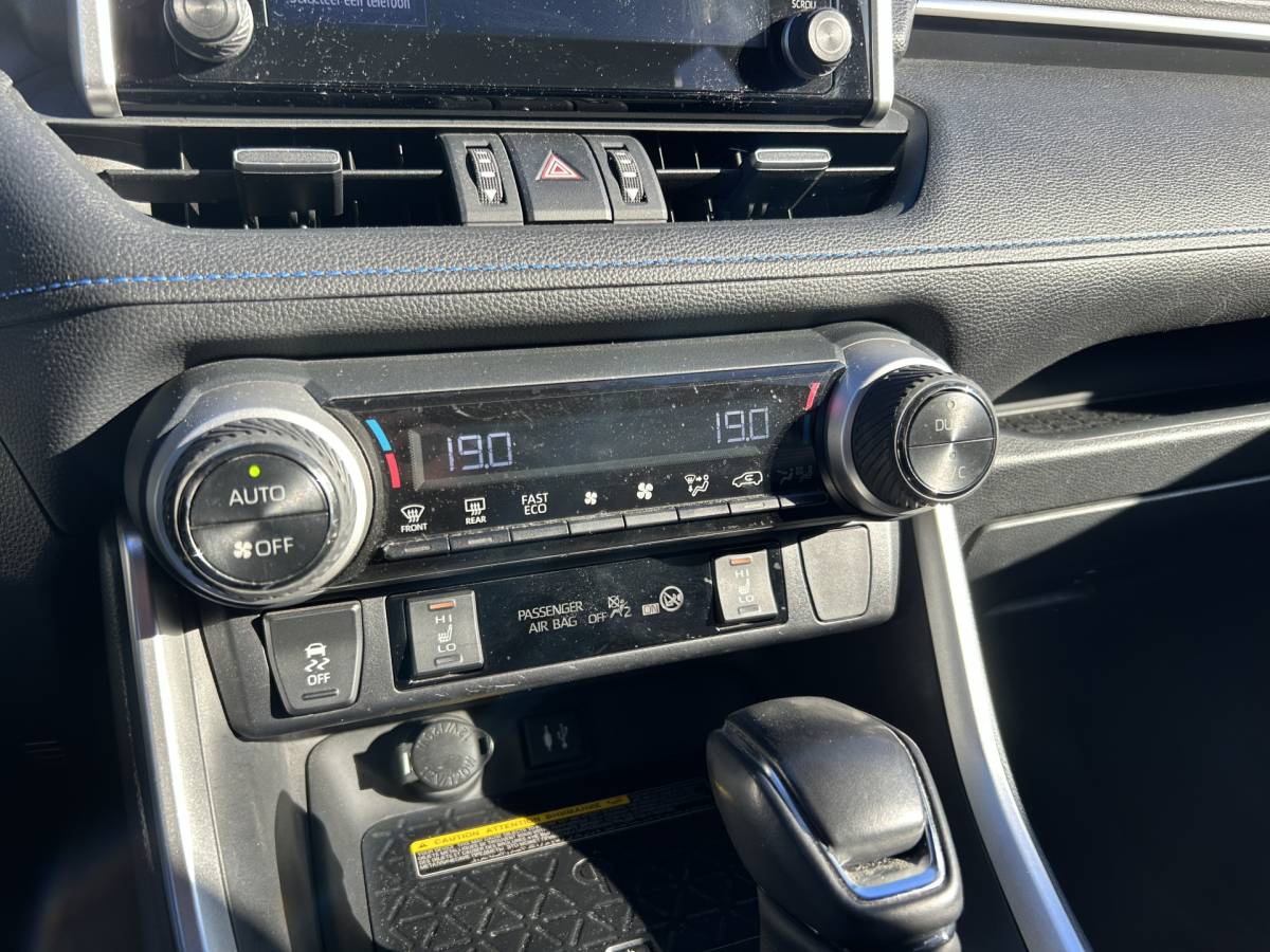 Toyota RAV4 Toyota RAV4 2.5 Hybrid AWD Bi-Tone NAVI LEER CAMERA ADAPT CRUISE ECC LMV