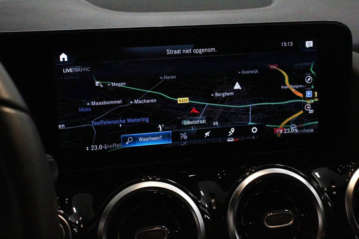 Mercedes-Benz GLA Mercedes-Benz GLA-klasse 200 163pk Automaat Progressive Navigatie Climate Control Camera Parkeer sensoren Stoelverwarming DAB Lichtmetalen velgen 18″ Electrisch bedienbare achterklep