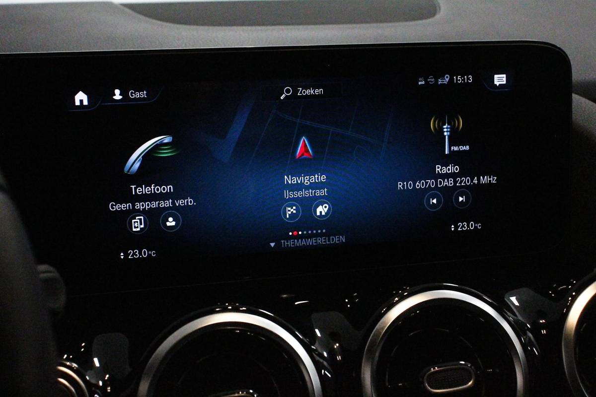 Mercedes-Benz GLA Mercedes-Benz GLA-klasse 200 163pk Automaat Progressive Navigatie Climate Control Camera Parkeer sensoren Stoelverwarming DAB Lichtmetalen velgen 18″ Electrisch bedienbare achterklep