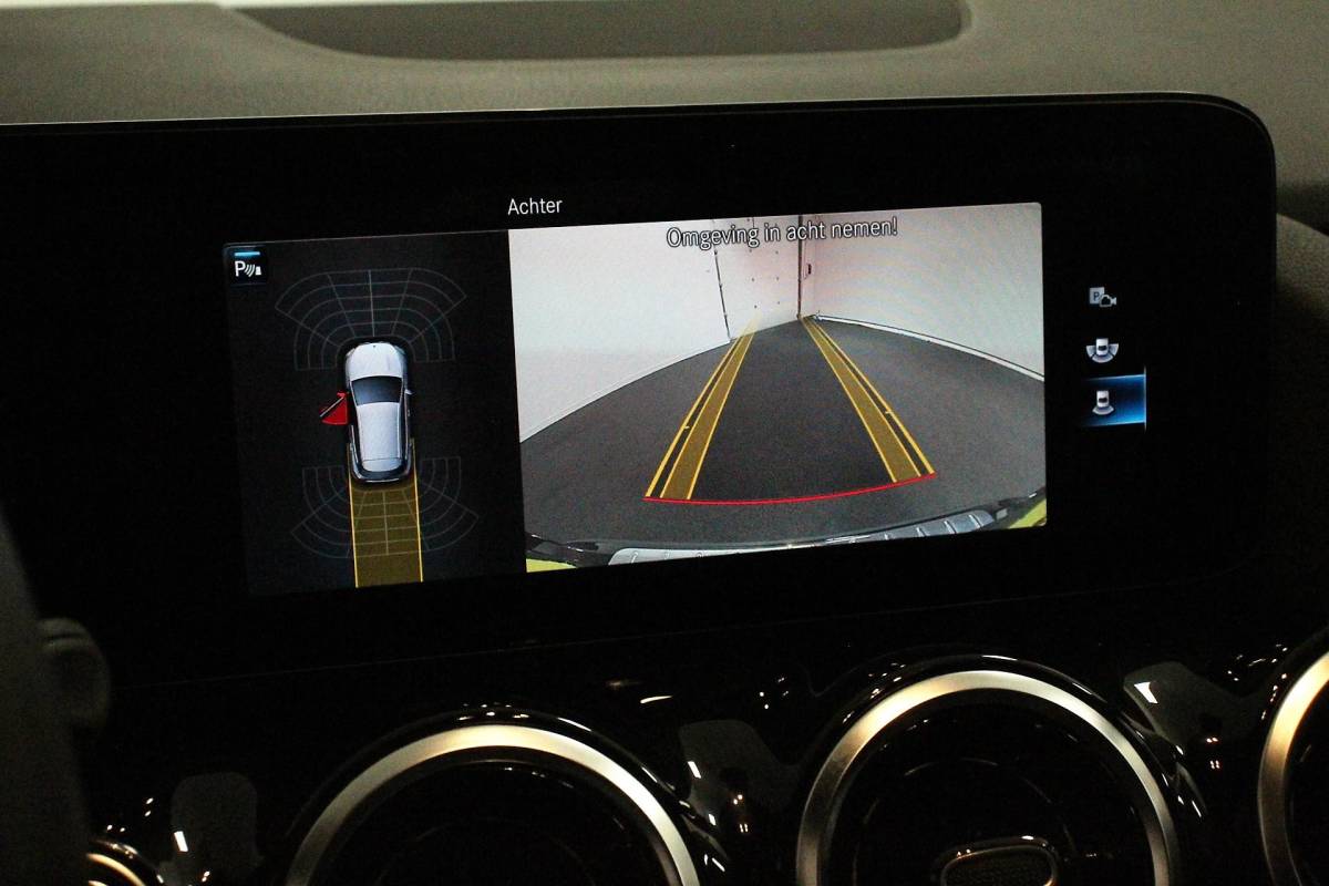 Mercedes-Benz GLA Mercedes-Benz GLA-klasse 200 163pk Automaat Progressive Navigatie Climate Control Camera Parkeer sensoren Stoelverwarming DAB Lichtmetalen velgen 18″ Electrisch bedienbare achterklep