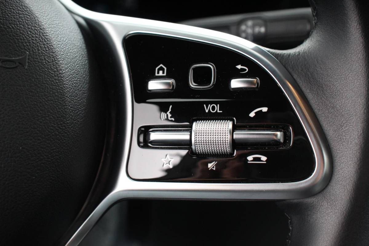 Mercedes-Benz GLA Mercedes-Benz GLA-klasse 200 163pk Automaat Progressive Navigatie Climate Control Camera Parkeer sensoren Stoelverwarming DAB Lichtmetalen velgen 18″ Electrisch bedienbare achterklep