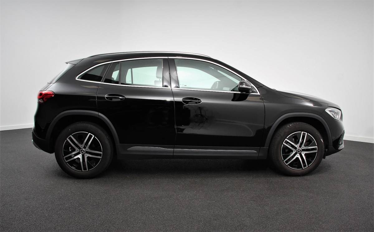 Mercedes-Benz GLA Mercedes-Benz GLA-klasse 200 163pk Automaat Progressive Navigatie Climate Control Camera Parkeer sensoren Stoelverwarming DAB Lichtmetalen velgen 18″ Electrisch bedienbare achterklep