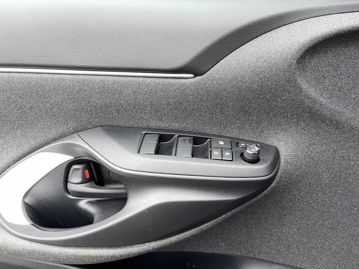 Toyota Yaris Cross Toyota Yaris Cross 1.5 Hybrid Dynamic KEYLESS|CAMERA|LED KOPLAMPEN|CARPLAY|NAVIGATIE|DEALER ONDERHOUDEN