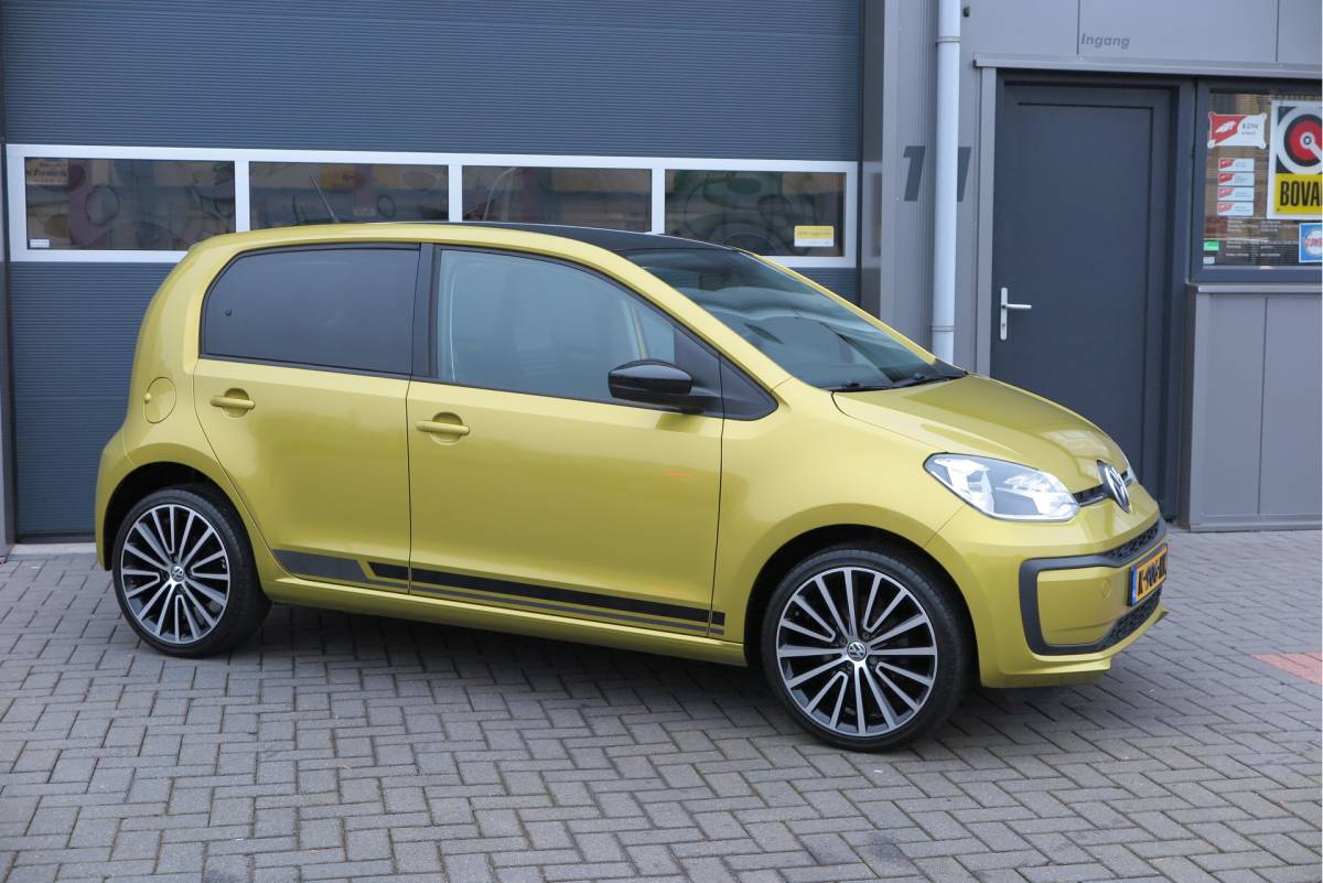 Volkswagen up! Volkswagen Up! 1.0 BMT 44kw 60pk move up! ,Bleutooth telefoon, Lichtmetalen velgen 17″, Led ,Navi via Maps & more , Cruisecontrol tegen €500,- meerprijs