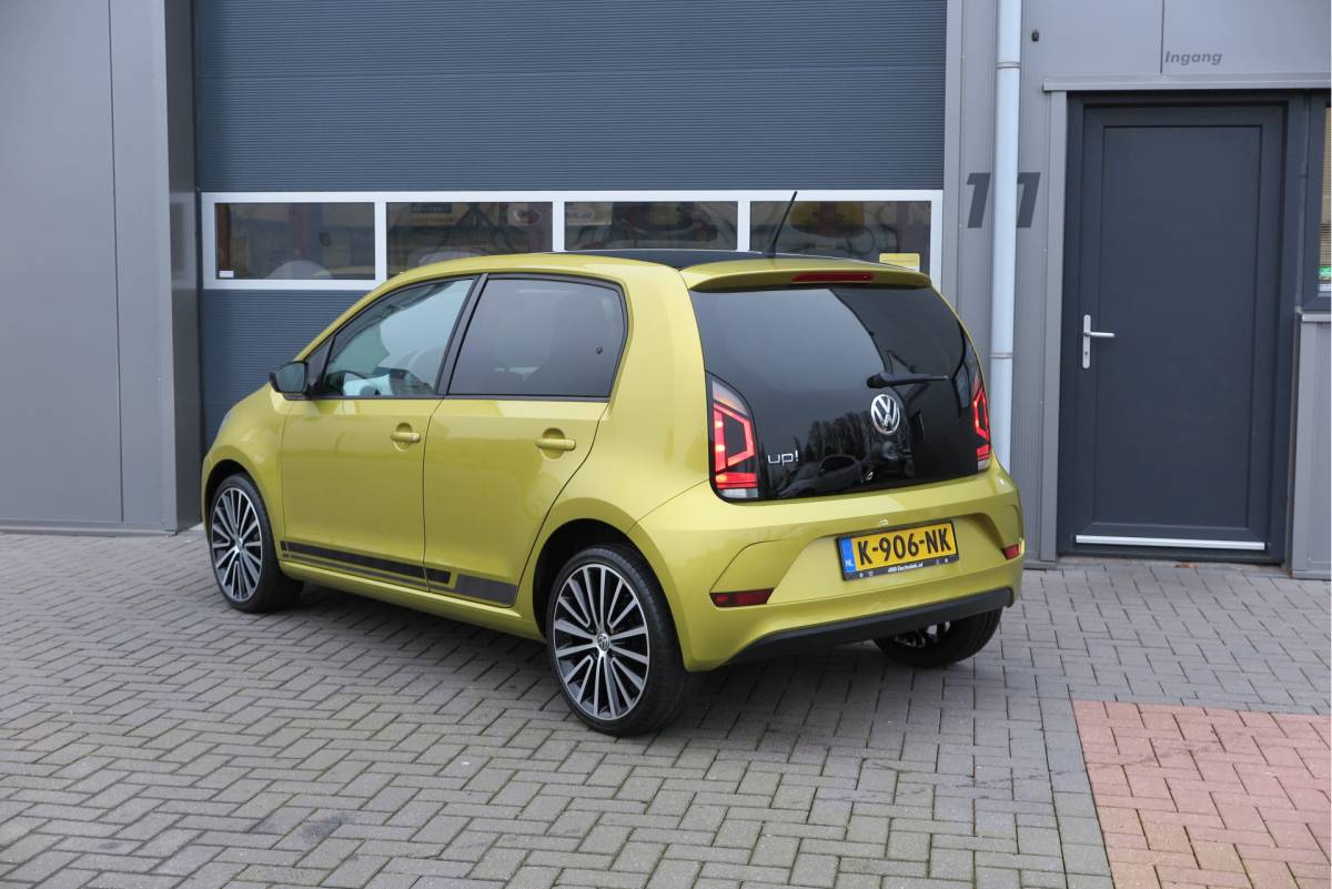 Volkswagen up! Volkswagen Up! 1.0 BMT 44kw 60pk move up! ,Bleutooth telefoon, Lichtmetalen velgen 17″, Led ,Navi via Maps & more , Cruisecontrol tegen €500,- meerprijs