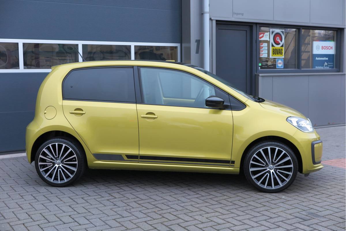 Volkswagen up! Volkswagen Up! 1.0 BMT 44kw 60pk move up! ,Bleutooth telefoon, Lichtmetalen velgen 17″, Led ,Navi via Maps & more , Cruisecontrol tegen €500,- meerprijs