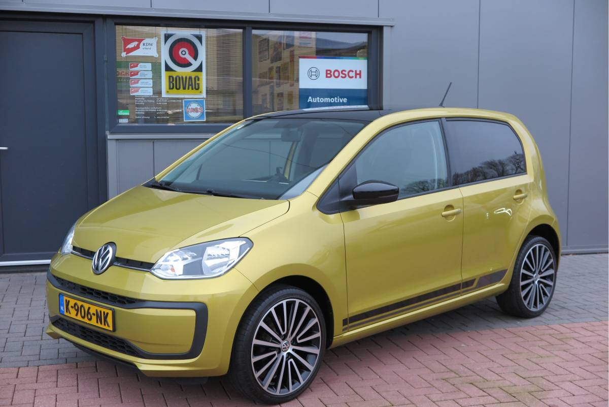 Volkswagen up! Volkswagen Up! 1.0 BMT 44kw 60pk move up! ,Bleutooth telefoon, Lichtmetalen velgen 17″, Led ,Navi via Maps & more , Cruisecontrol tegen €500,- meerprijs