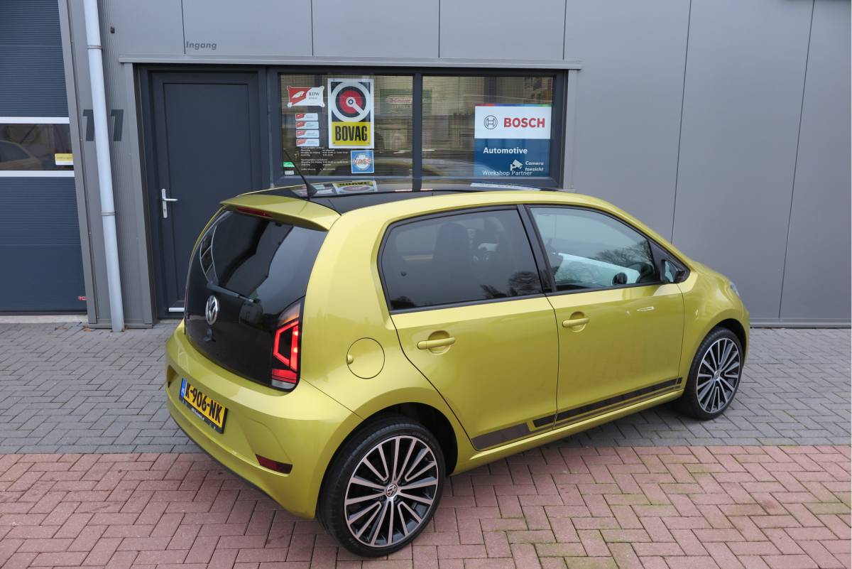 Volkswagen up! Volkswagen Up! 1.0 BMT 44kw 60pk move up! ,Bleutooth telefoon, Lichtmetalen velgen 17″, Led ,Navi via Maps & more , Cruisecontrol tegen €500,- meerprijs