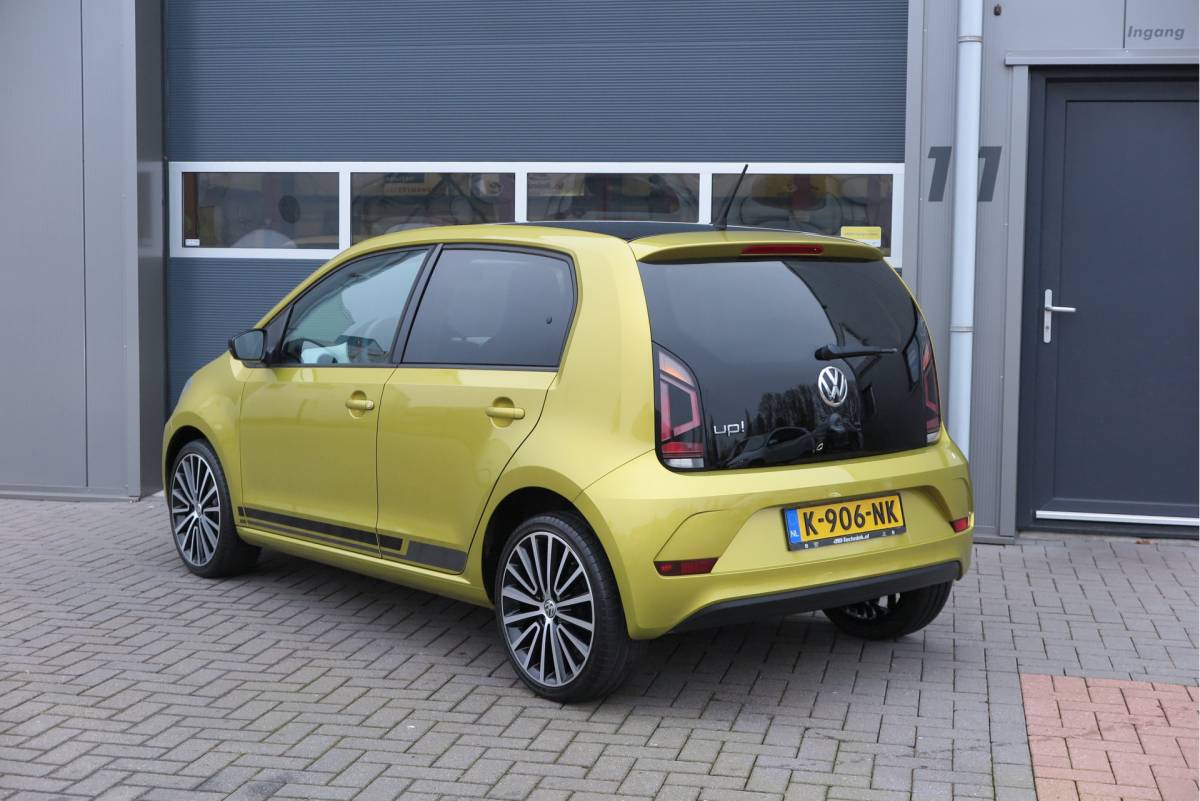 Volkswagen up! Volkswagen Up! 1.0 BMT 44kw 60pk move up! ,Bleutooth telefoon, Lichtmetalen velgen 17″, Led ,Navi via Maps & more , Cruisecontrol tegen €500,- meerprijs