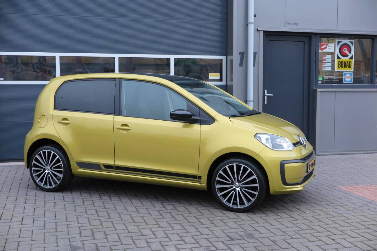 Volkswagen up! Volkswagen Up! 1.0 BMT 44kw 60pk move up! ,Bleutooth telefoon, Lichtmetalen velgen 17″, Led ,Navi via Maps & more , Cruisecontrol tegen €500,- meerprijs