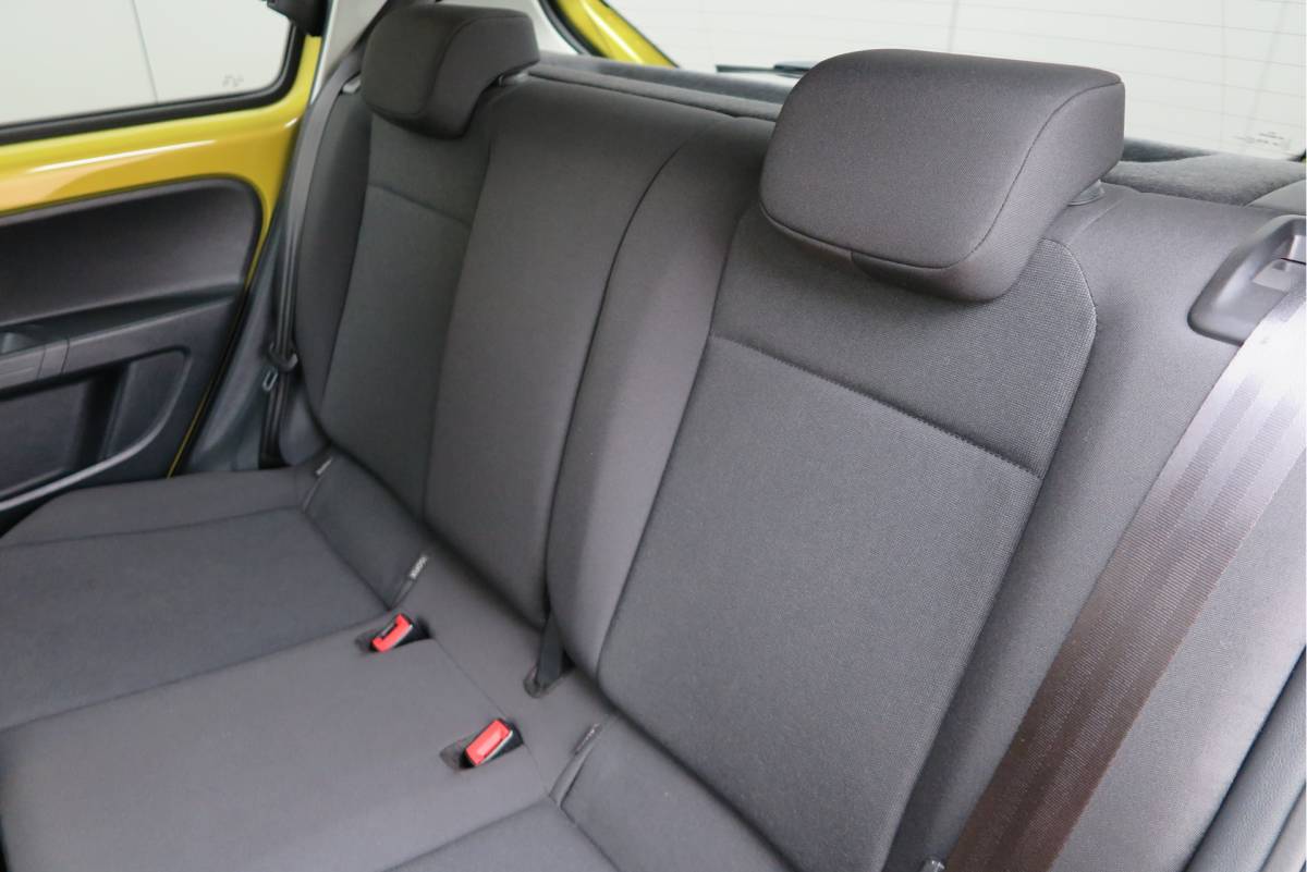 Volkswagen up! Volkswagen Up! 1.0 BMT 44kw 60pk move up! ,Bleutooth telefoon, Lichtmetalen velgen 17″, Led ,Navi via Maps & more , Cruisecontrol tegen €500,- meerprijs