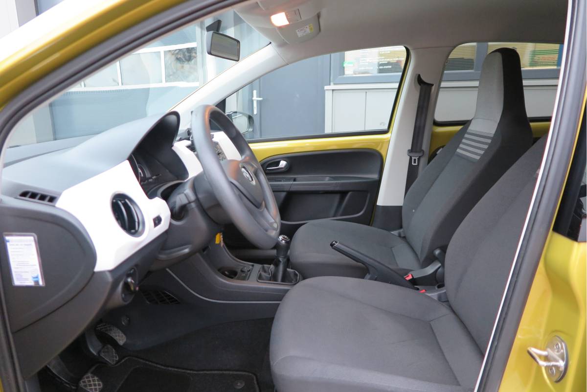 Volkswagen up! Volkswagen Up! 1.0 BMT 44kw 60pk move up! ,Bleutooth telefoon, Lichtmetalen velgen 17″, Led ,Navi via Maps & more , Cruisecontrol tegen €500,- meerprijs