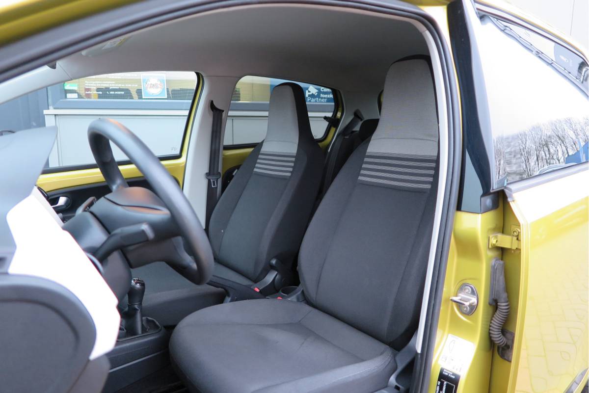Volkswagen up! Volkswagen Up! 1.0 BMT 44kw 60pk move up! ,Bleutooth telefoon, Lichtmetalen velgen 17″, Led ,Navi via Maps & more , Cruisecontrol tegen €500,- meerprijs