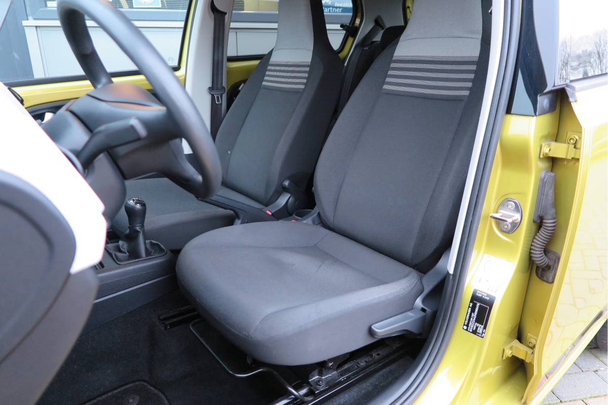 Volkswagen up! Volkswagen Up! 1.0 BMT 44kw 60pk move up! ,Bleutooth telefoon, Lichtmetalen velgen 17″, Led ,Navi via Maps & more , Cruisecontrol tegen €500,- meerprijs