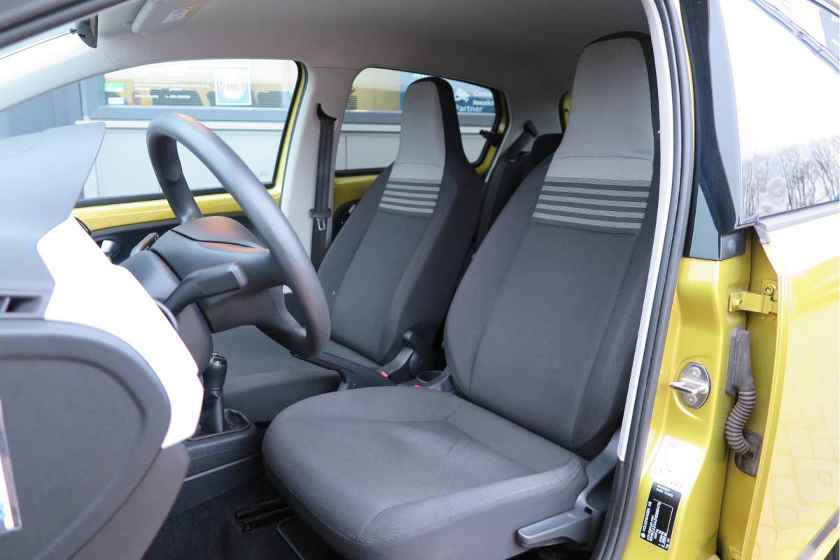 Volkswagen up! Volkswagen Up! 1.0 BMT 44kw 60pk move up! ,Bleutooth telefoon, Lichtmetalen velgen 17″, Led ,Navi via Maps & more , Cruisecontrol tegen €500,- meerprijs