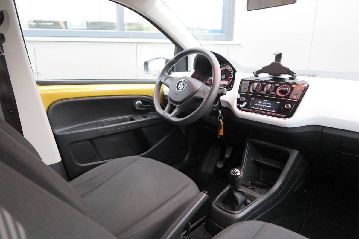 Volkswagen up! Volkswagen Up! 1.0 BMT 44kw 60pk move up! ,Bleutooth telefoon, Lichtmetalen velgen 17″, Led ,Navi via Maps & more , Cruisecontrol tegen €500,- meerprijs