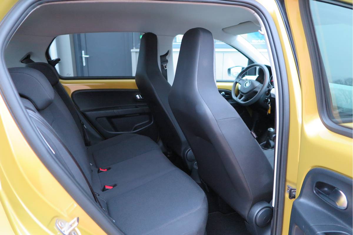 Volkswagen up! Volkswagen Up! 1.0 BMT 44kw 60pk move up! ,Bleutooth telefoon, Lichtmetalen velgen 17″, Led ,Navi via Maps & more , Cruisecontrol tegen €500,- meerprijs