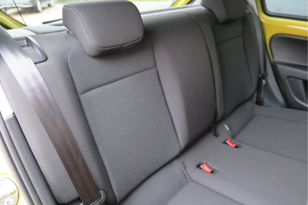 Volkswagen up! Volkswagen Up! 1.0 BMT 44kw 60pk move up! ,Bleutooth telefoon, Lichtmetalen velgen 17″, Led ,Navi via Maps & more , Cruisecontrol tegen €500,- meerprijs