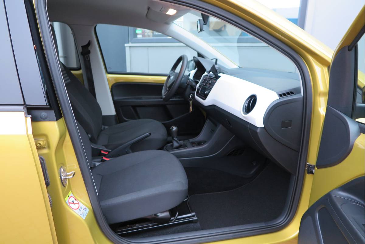 Volkswagen up! Volkswagen Up! 1.0 BMT 44kw 60pk move up! ,Bleutooth telefoon, Lichtmetalen velgen 17″, Led ,Navi via Maps & more , Cruisecontrol tegen €500,- meerprijs