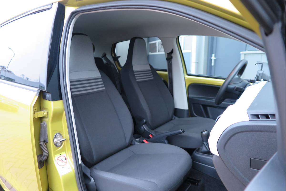 Volkswagen up! Volkswagen Up! 1.0 BMT 44kw 60pk move up! ,Bleutooth telefoon, Lichtmetalen velgen 17″, Led ,Navi via Maps & more , Cruisecontrol tegen €500,- meerprijs