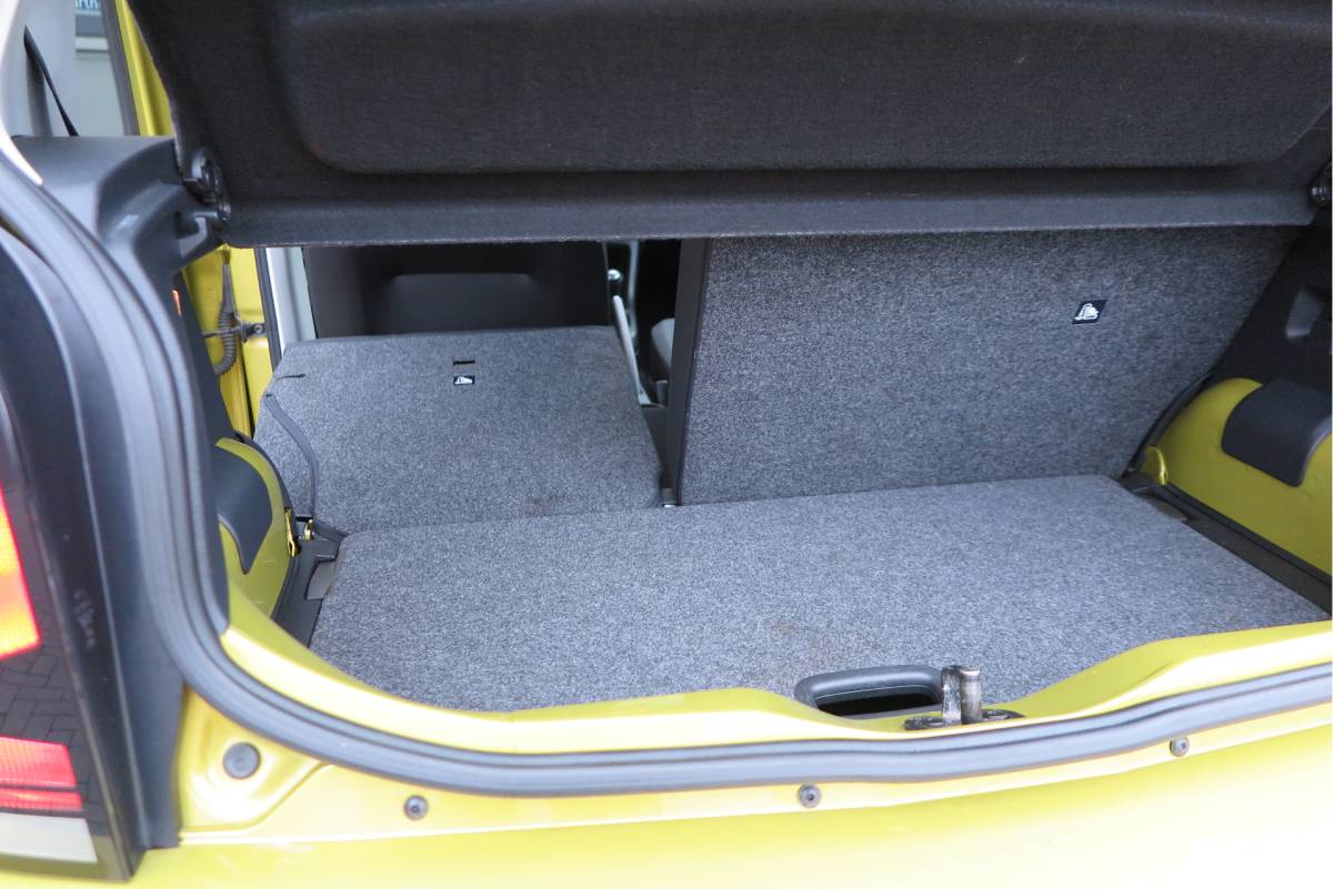 Volkswagen up! Volkswagen Up! 1.0 BMT 44kw 60pk move up! ,Bleutooth telefoon, Lichtmetalen velgen 17″, Led ,Navi via Maps & more , Cruisecontrol tegen €500,- meerprijs