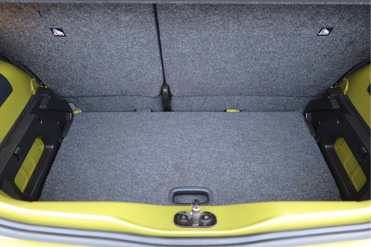 Volkswagen up! Volkswagen Up! 1.0 BMT 44kw 60pk move up! ,Bleutooth telefoon, Lichtmetalen velgen 17″, Led ,Navi via Maps & more , Cruisecontrol tegen €500,- meerprijs