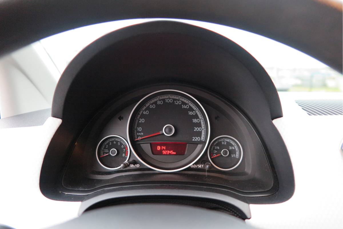 Volkswagen up! Volkswagen Up! 1.0 BMT 44kw 60pk move up! ,Bleutooth telefoon, Lichtmetalen velgen 17″, Led ,Navi via Maps & more , Cruisecontrol tegen €500,- meerprijs