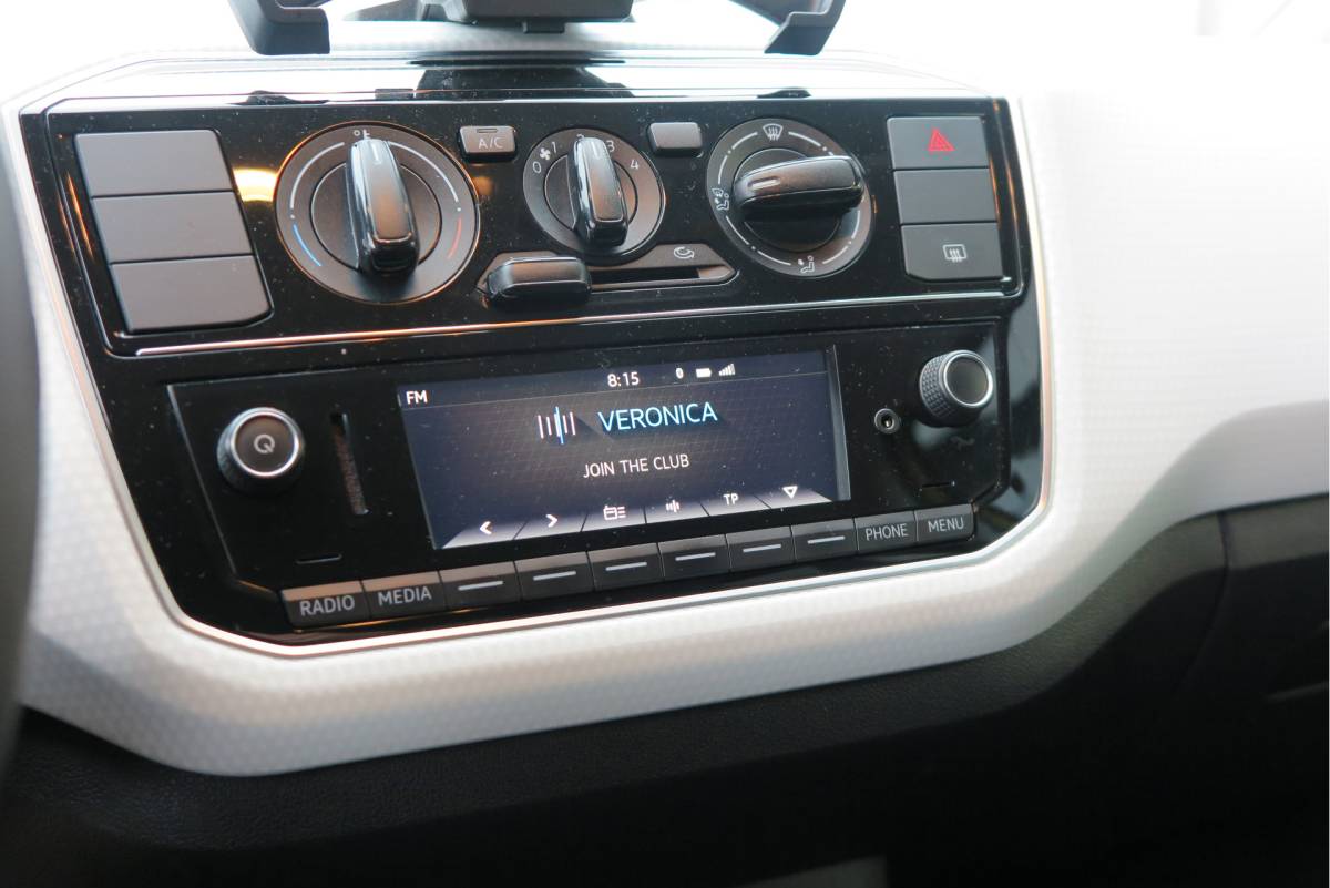 Volkswagen up! Volkswagen Up! 1.0 BMT 44kw 60pk move up! ,Bleutooth telefoon, Lichtmetalen velgen 17″, Led ,Navi via Maps & more , Cruisecontrol tegen €500,- meerprijs