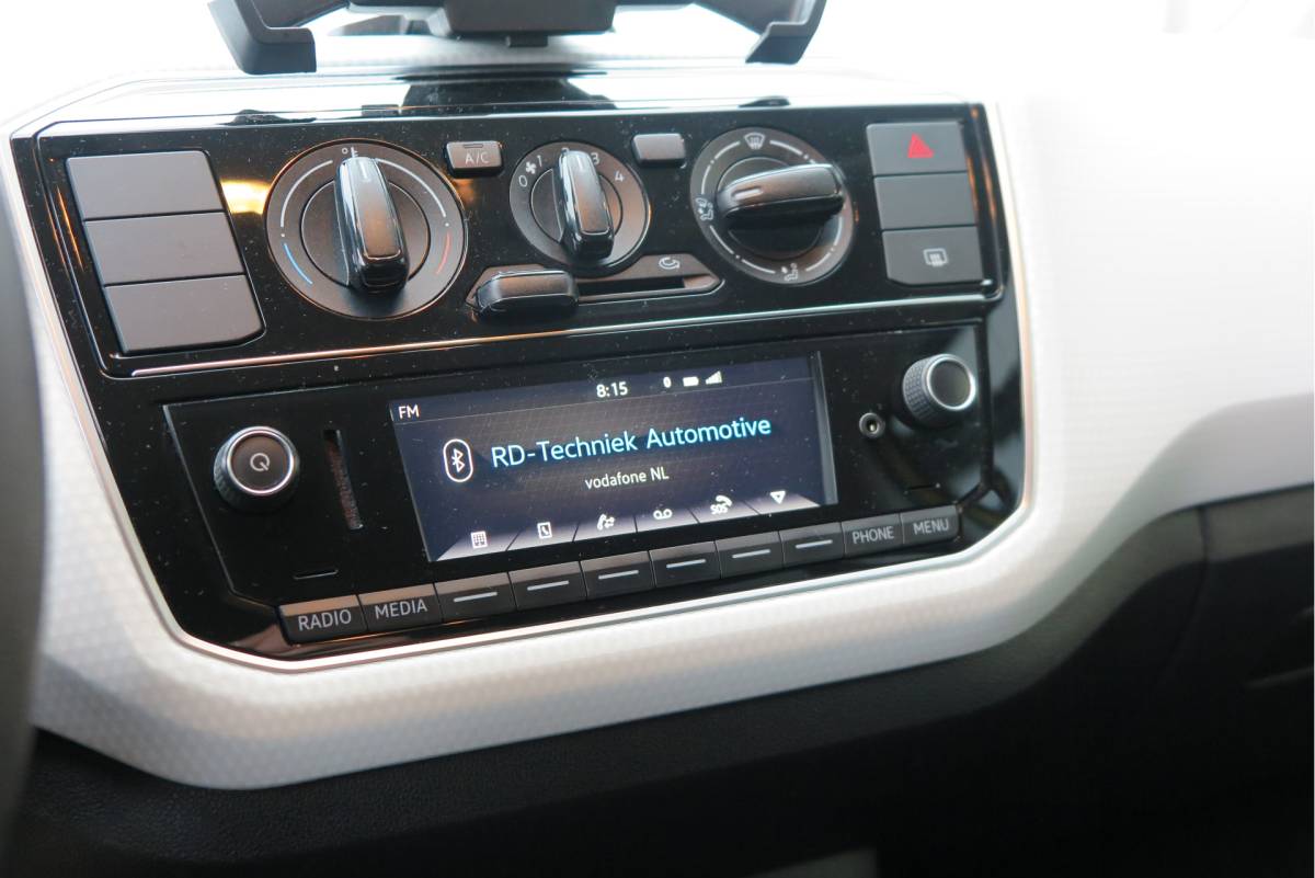 Volkswagen up! Volkswagen Up! 1.0 BMT 44kw 60pk move up! ,Bleutooth telefoon, Lichtmetalen velgen 17″, Led ,Navi via Maps & more , Cruisecontrol tegen €500,- meerprijs