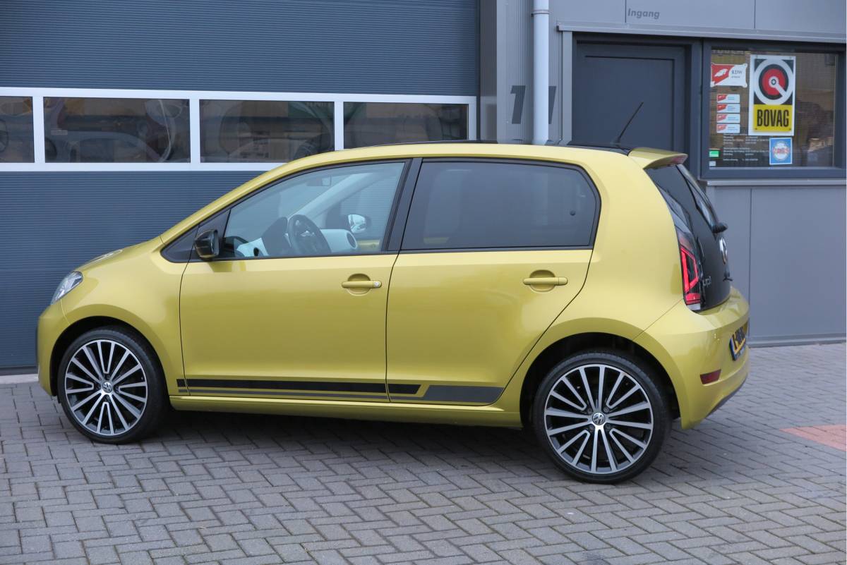 Volkswagen up! Volkswagen Up! 1.0 BMT 44kw 60pk move up! ,Bleutooth telefoon, Lichtmetalen velgen 17″, Led ,Navi via Maps & more , Cruisecontrol tegen €500,- meerprijs