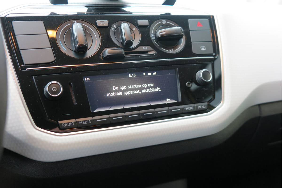 Volkswagen up! Volkswagen Up! 1.0 BMT 44kw 60pk move up! ,Bleutooth telefoon, Lichtmetalen velgen 17″, Led ,Navi via Maps & more , Cruisecontrol tegen €500,- meerprijs