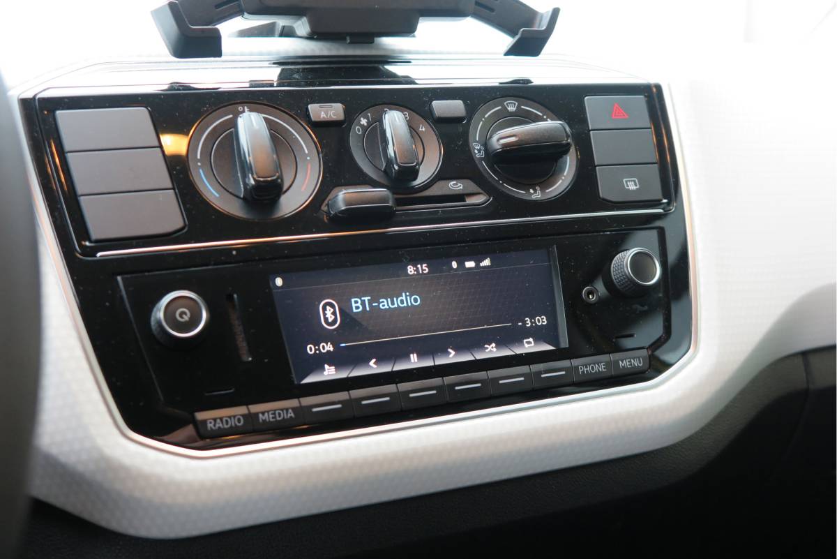 Volkswagen up! Volkswagen Up! 1.0 BMT 44kw 60pk move up! ,Bleutooth telefoon, Lichtmetalen velgen 17″, Led ,Navi via Maps & more , Cruisecontrol tegen €500,- meerprijs