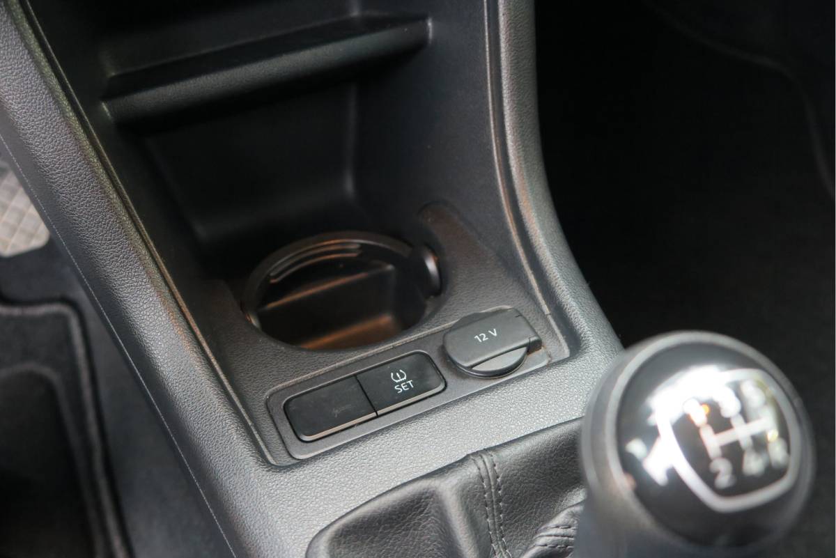 Volkswagen up! Volkswagen Up! 1.0 BMT 44kw 60pk move up! ,Bleutooth telefoon, Lichtmetalen velgen 17″, Led ,Navi via Maps & more , Cruisecontrol tegen €500,- meerprijs